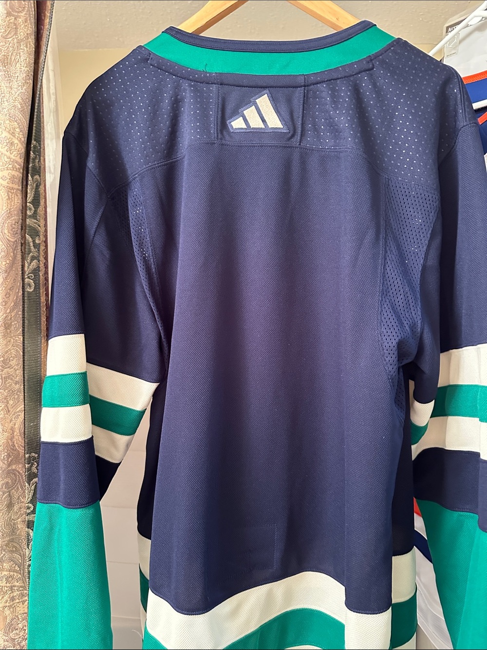 Vancouver Canucks, Johnny Canuck Hockey Jersey Adidas 1962 vintage edition - Picture 4 of 5